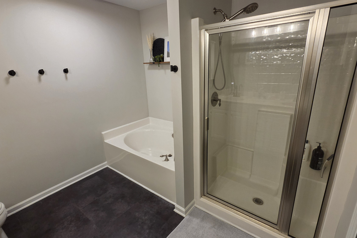 Main Bathroom with shower and tub