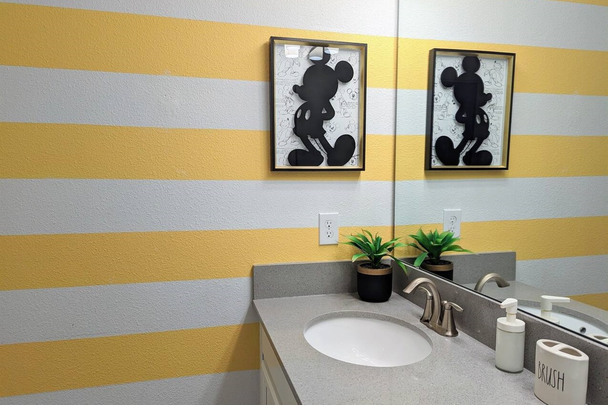 2nd level hallway bathroom