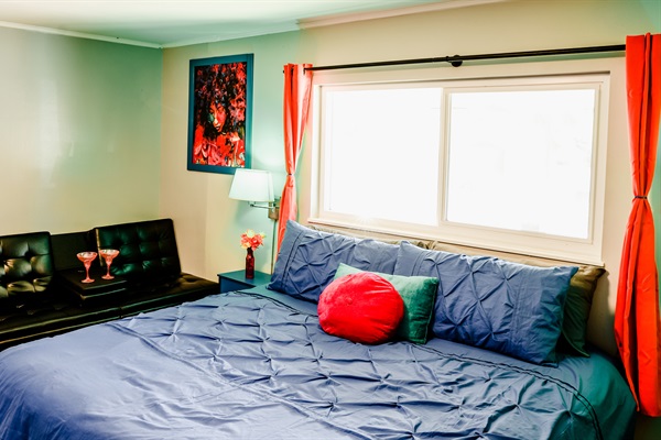 Executive Comfort Meets Relaxation 🛏️💼📺 – Experience the best of both worlds in our room with a king-sized bed, a desk and chair for work or study, and a smart TV for your leisure.