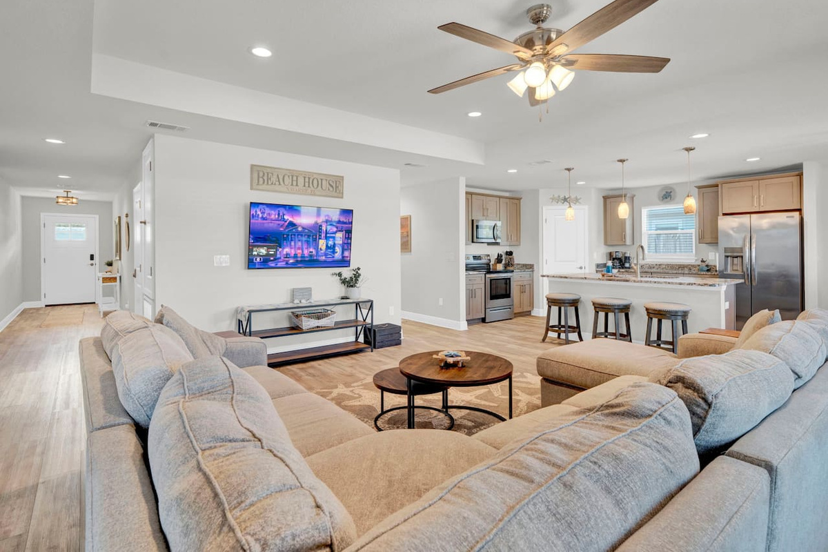 Spacious Living Room with a super comfy large Sectional