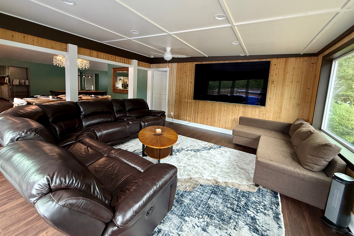 Movie night, game day, or binge-worthy streaming — the 90" Smart TV has you covered. Settle in and enjoy big-screen entertainment after a day on the river.