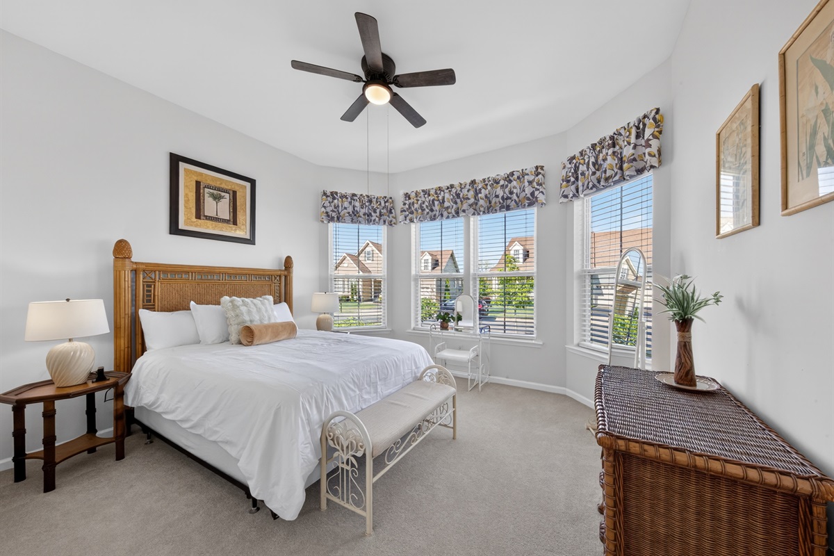 Guest Room - 1st Floor (Queen Bed) - front of home