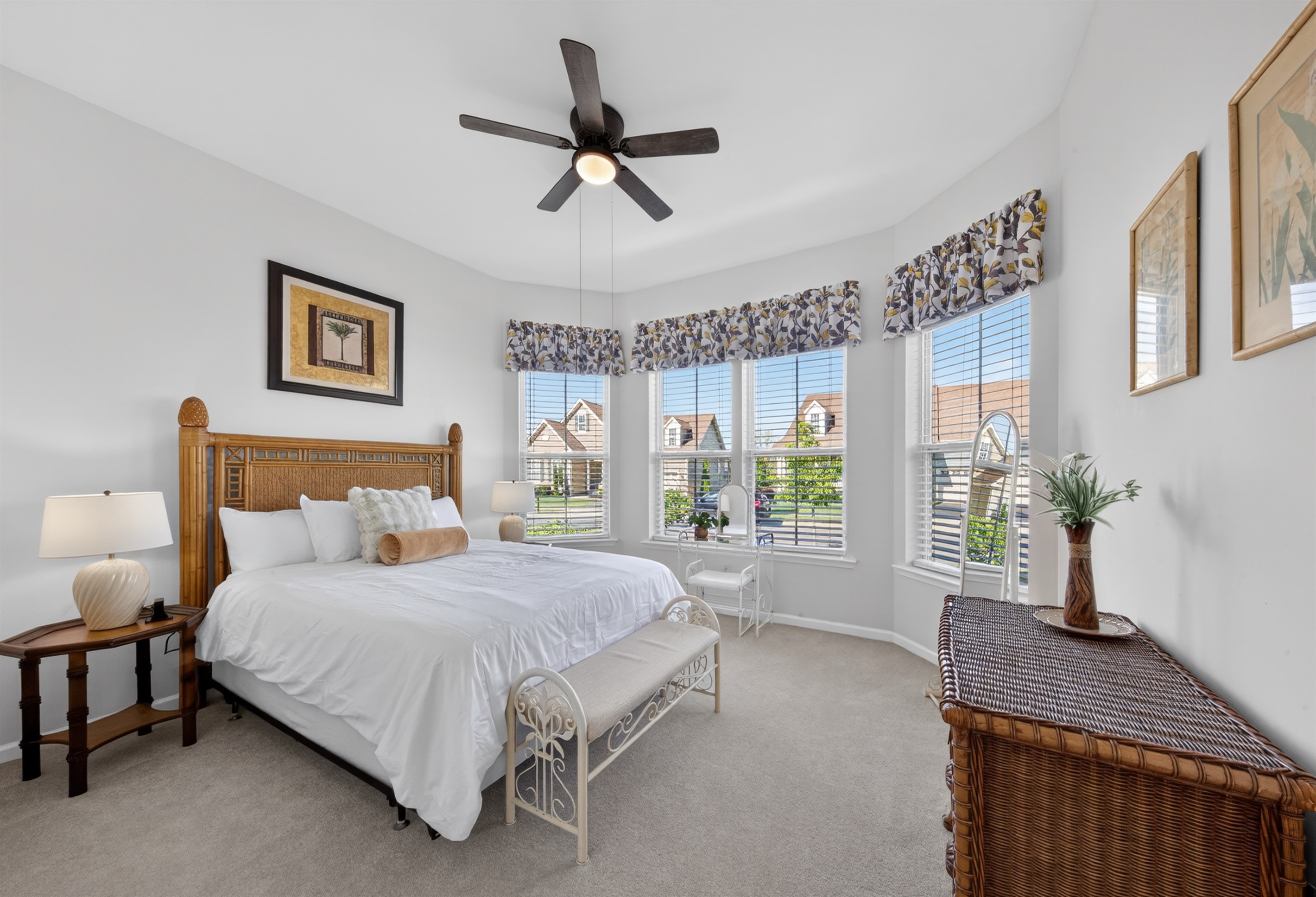Guest Room - 1st Floor (Queen Bed) - front of home