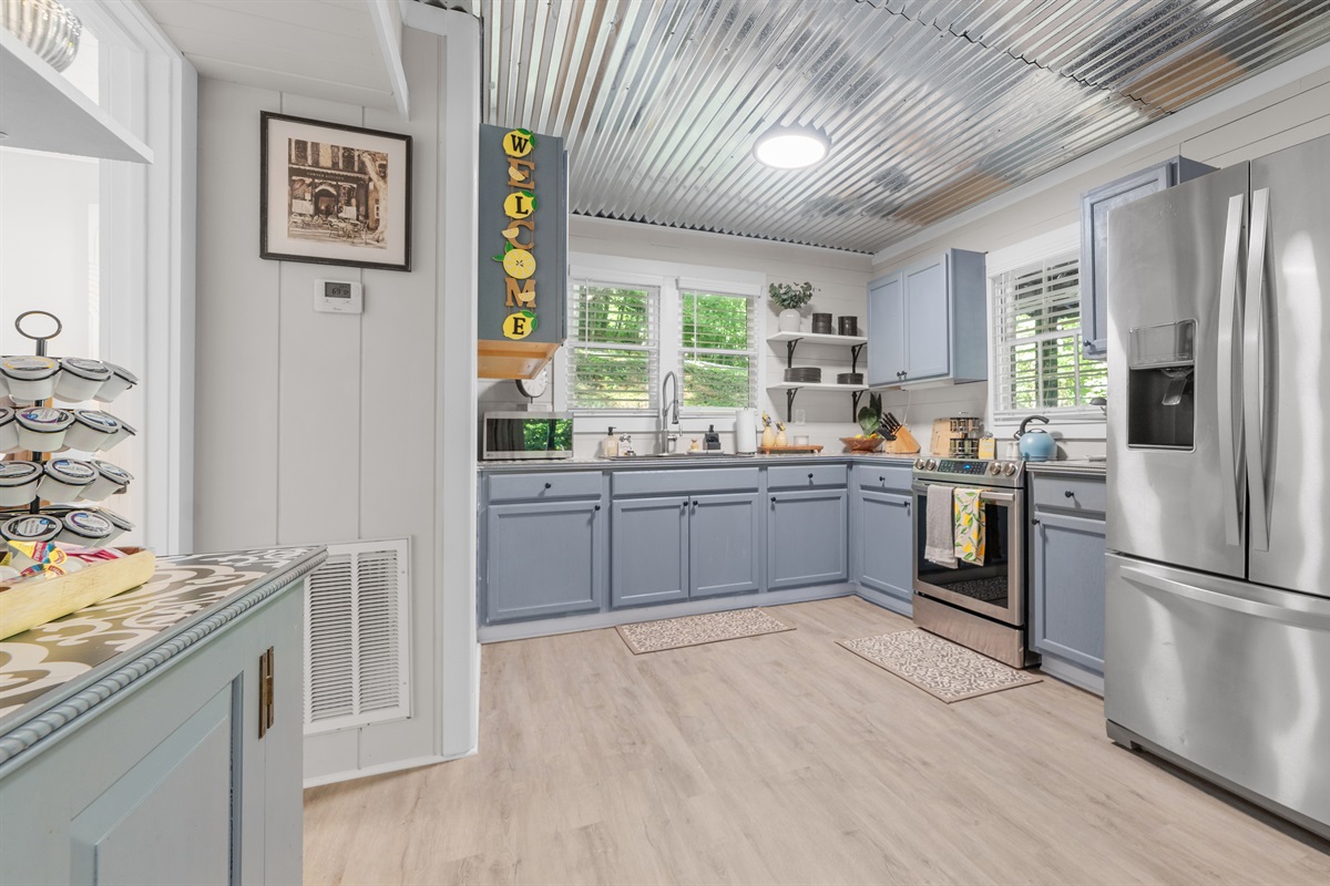 Fully stocked kitchen - Creekside Cottage 