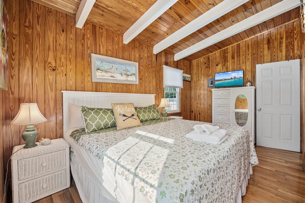 3rd Bedroom - King bed