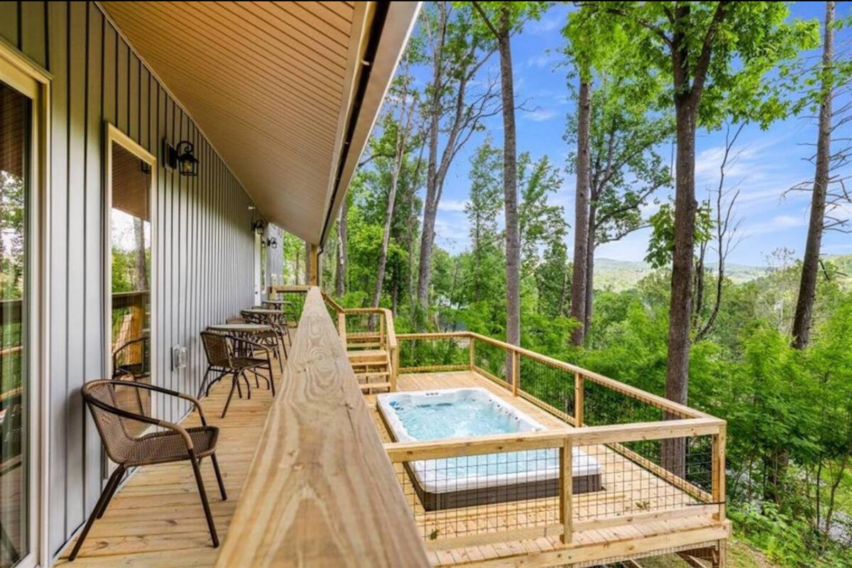 Gaze at downtown Gatlinburg lights and the Mountain View’s from the swim spa!
