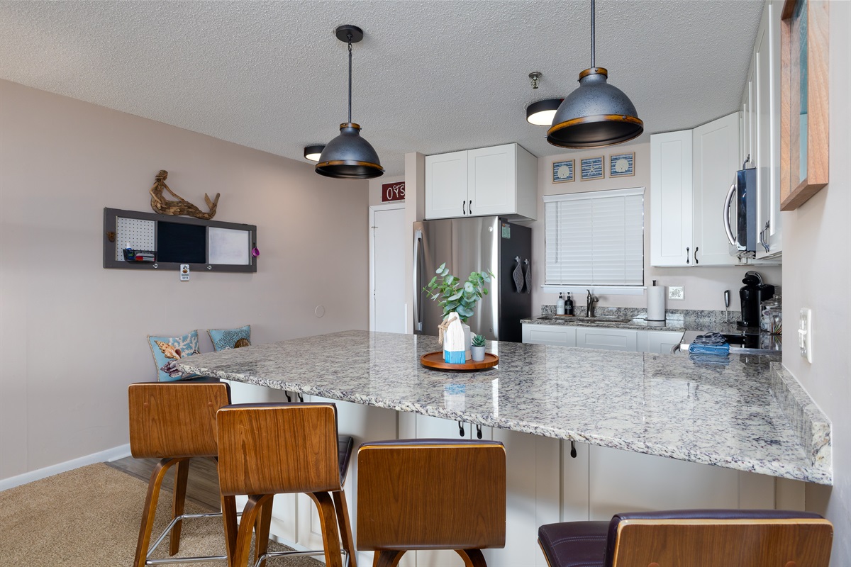 Dining area with bar