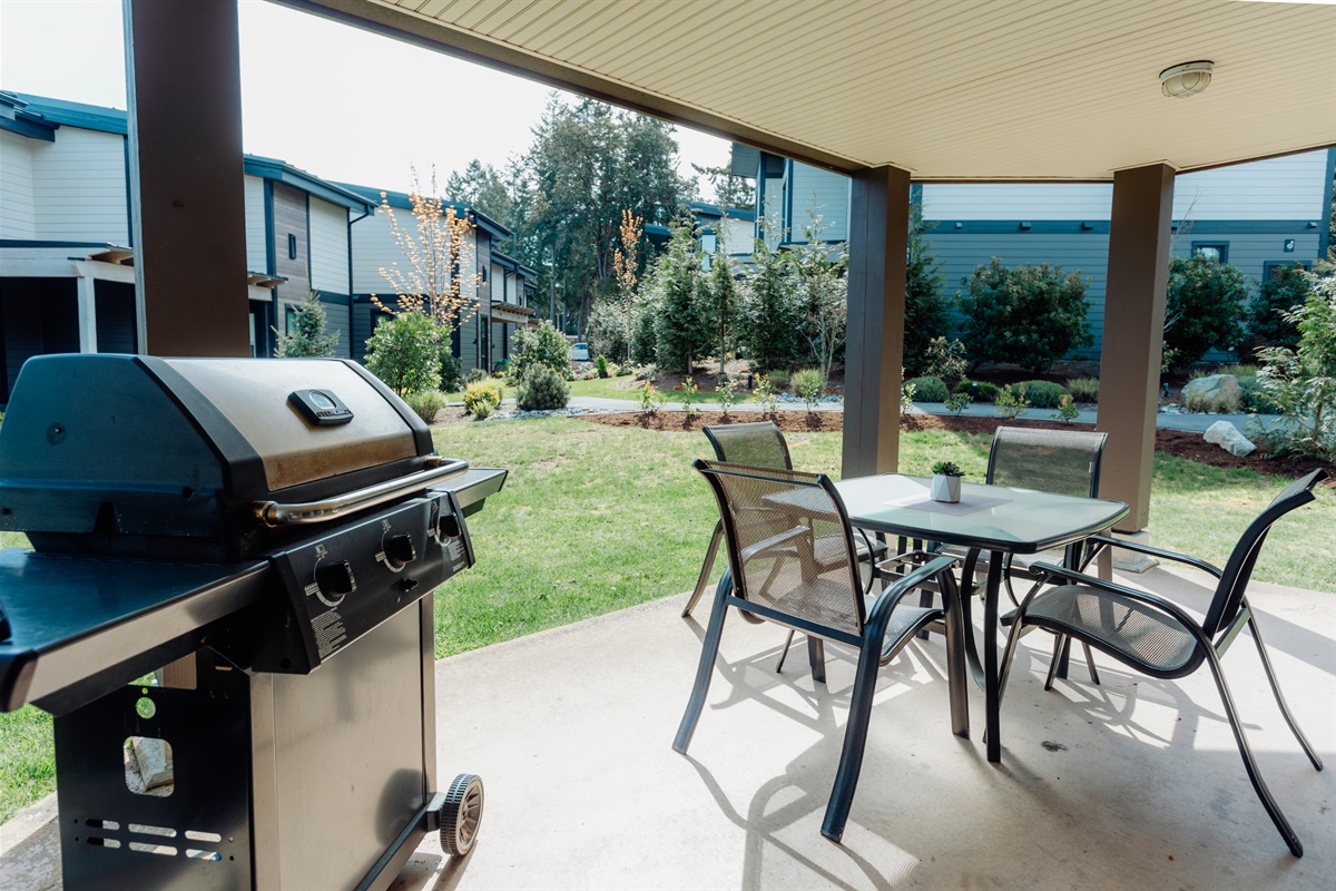 Unit A. Covered Patio. Natural Gas BBQ.