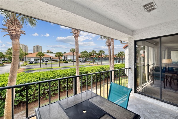 Outdoor dining on balcony