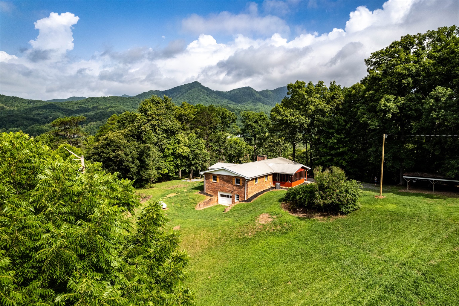 The property is a hilltop oasis and a true smoky mountain home! Extremely private, easy access, minutes away from Great Smoky Mountains National Park and downtown Bryson City NC. 