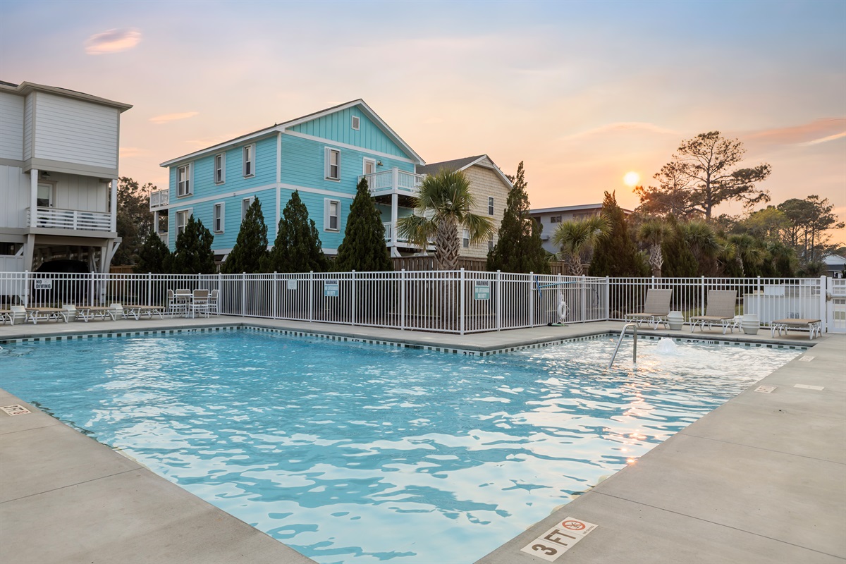 Communal Pool: OPEN APRIL 1st - OCTOBER 31st