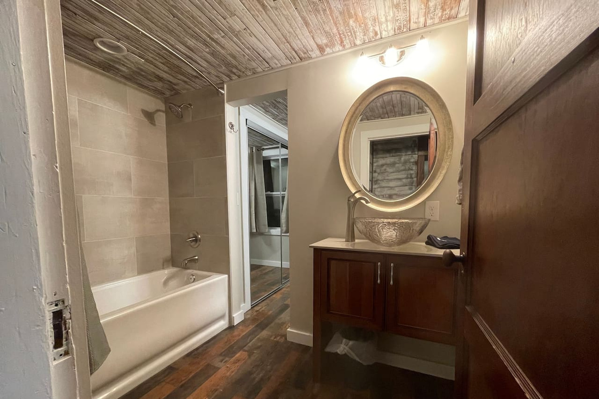 Upstairs bathroom with deep soak tub/ shower 