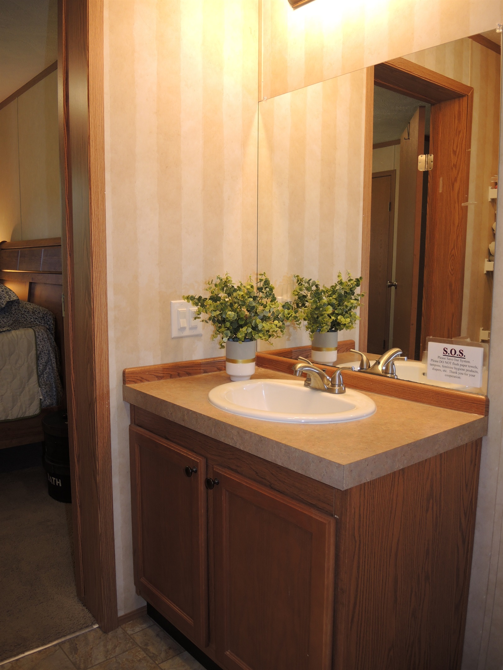 Ensuite bath with tub/shower