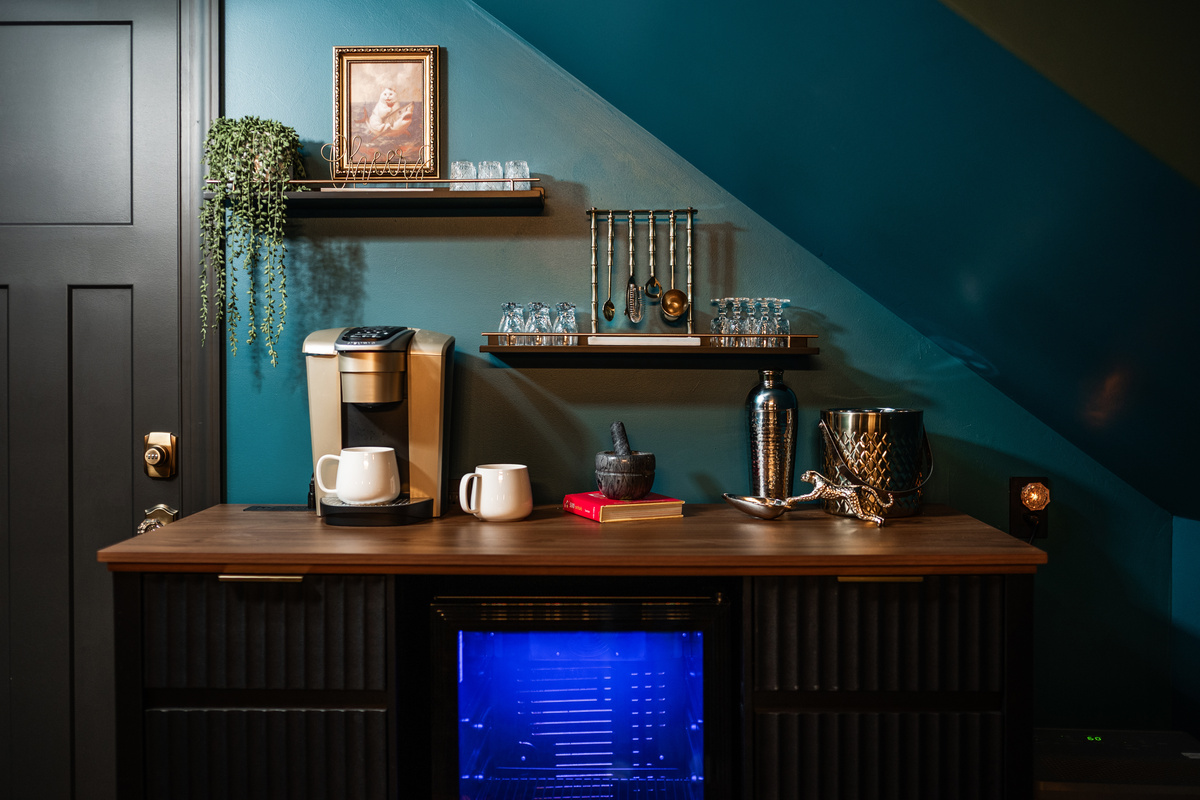 Coffee & Cocktail Mixing Bar