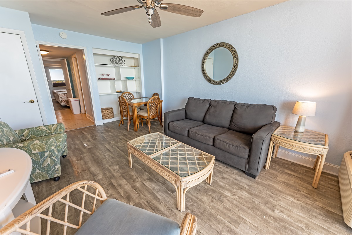 Living Room with Stunning Views🌊☀️