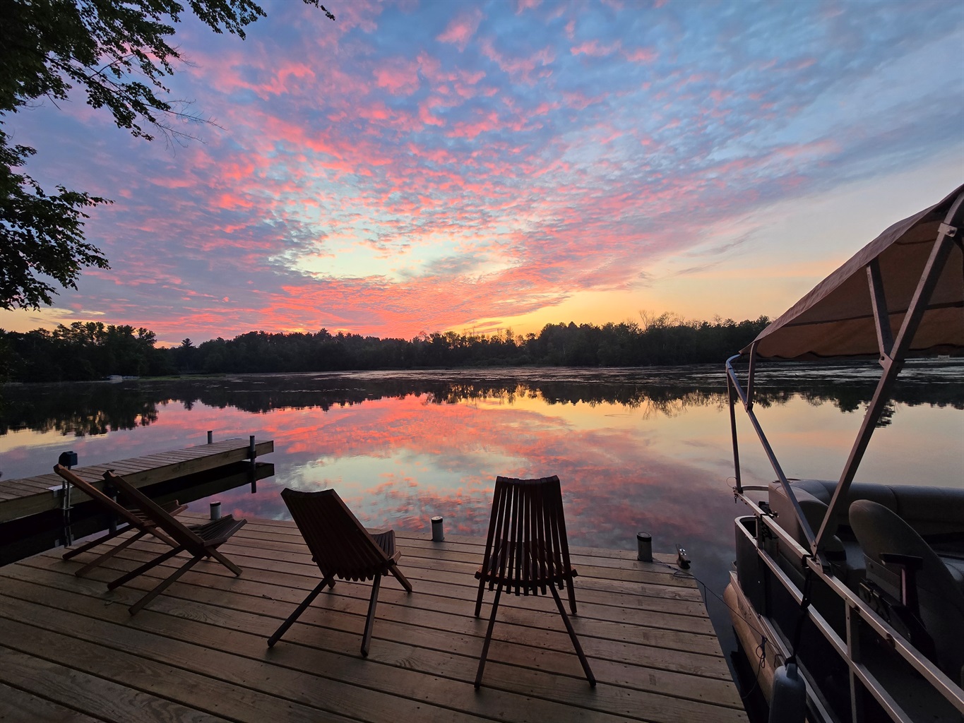 Nestled in nature, this charming lakeside cabin boasts a spacious deck with stunning views! Perfect for a peaceful retreat, it offers easy lake access and cozy outdoor seating.
