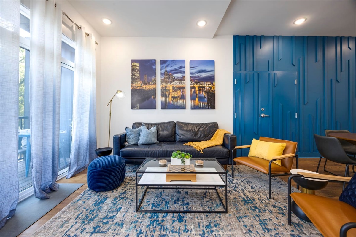 Relax with your group and take some photos with the memory of Nashville with the skyline as your back drop.