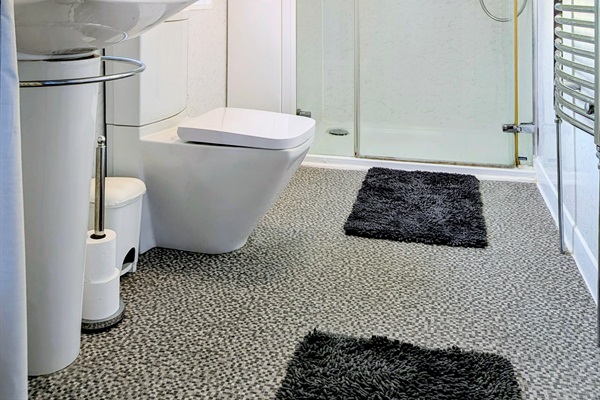 ensuite to master bedroom