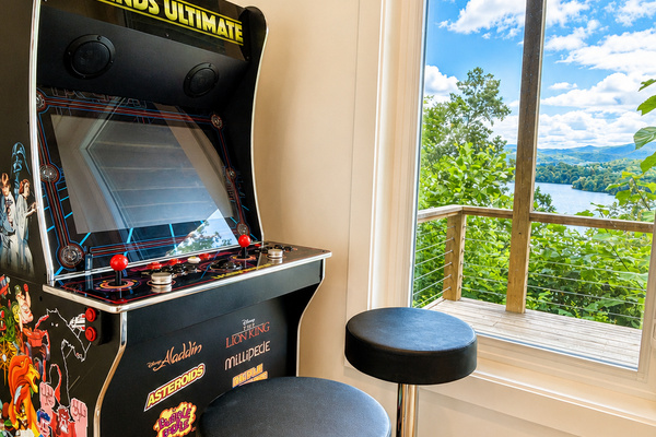 A little friendly competition with a view.
The lower-level rec room features a multicade arcade packed with classic games, plus a window overlooking the beauty of Lake Santeetlah.