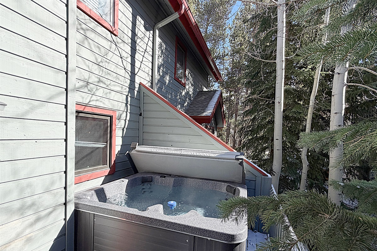 Brand new, private hot tub