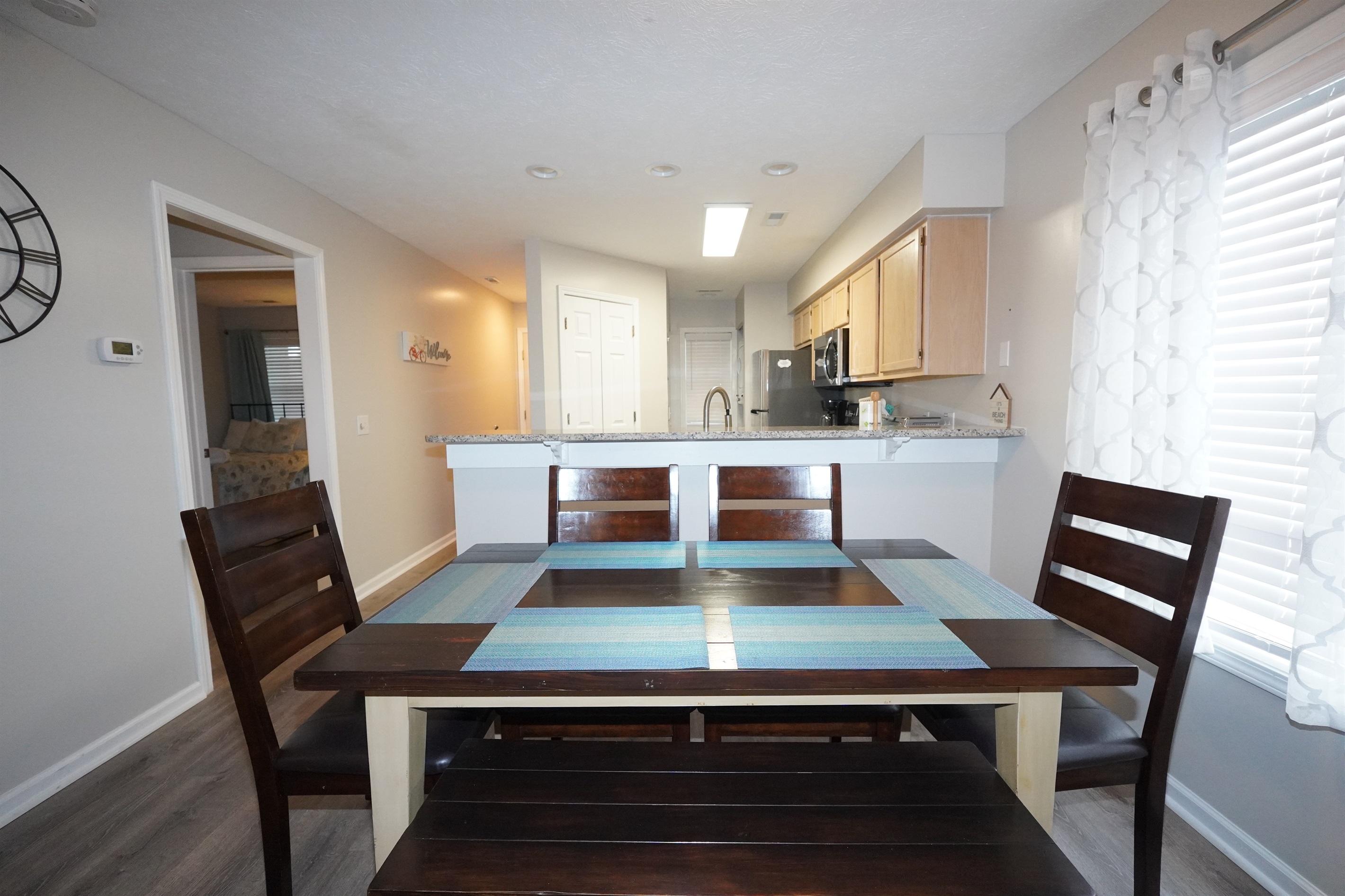 Dining table seating 6