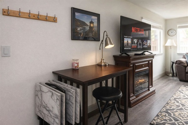 Workspace Retreat: Stylish desk area with a cozy lamp and views for ultimate relaxation!