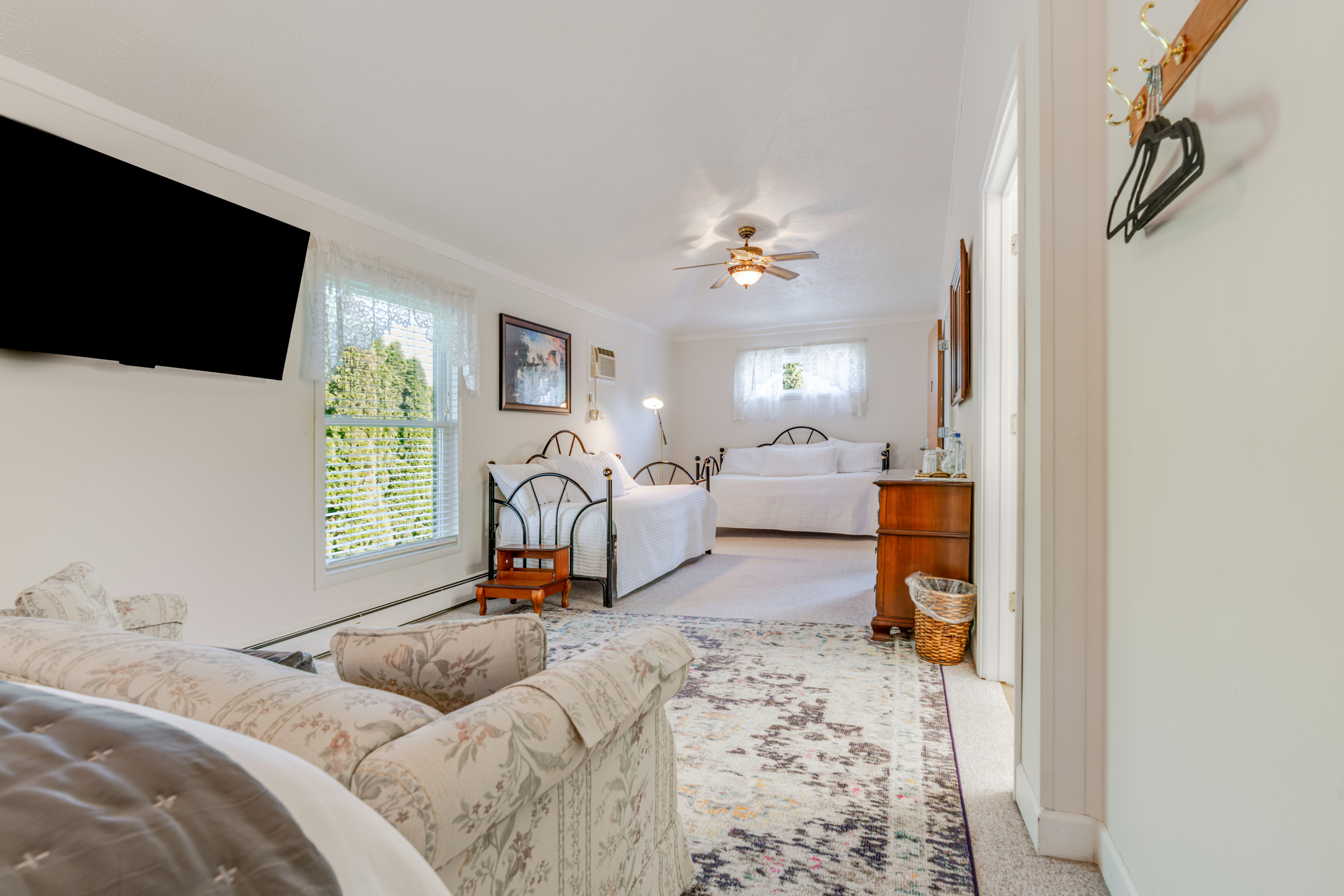 Room 7 “Commodore Perry Suite” Bed and Breakfast in Marblehead Ohio