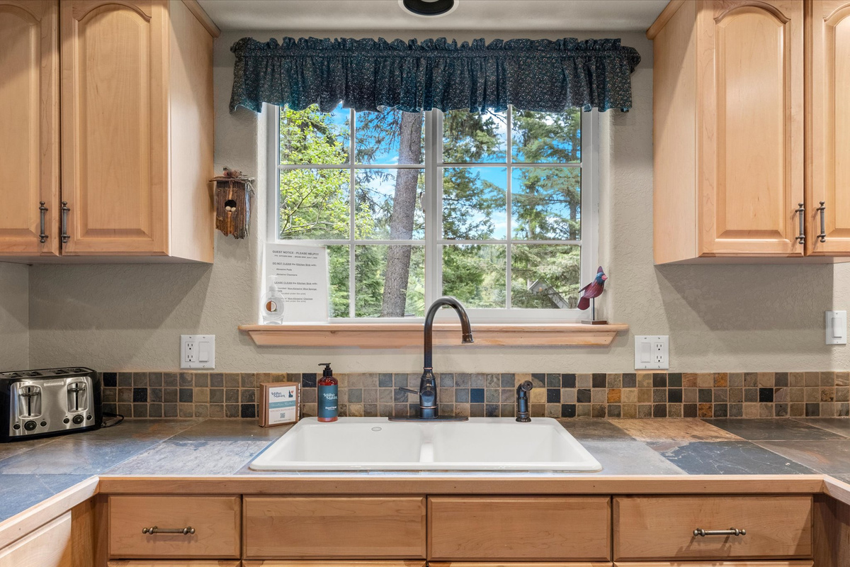 Hawks Nest Kitchen