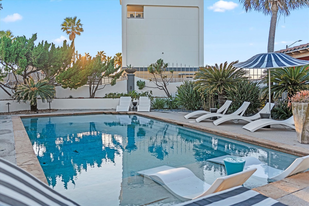 ad5086dde1ef4e328ed865d9366193bc Large | Beachhouse | Texas | TX | Vacation Homes | Galveston | Crystal Beach | Kokomo | Breezy Days | Beachfront Elegance | Sunrise Serenity | Southern Sands Property Management, LLC