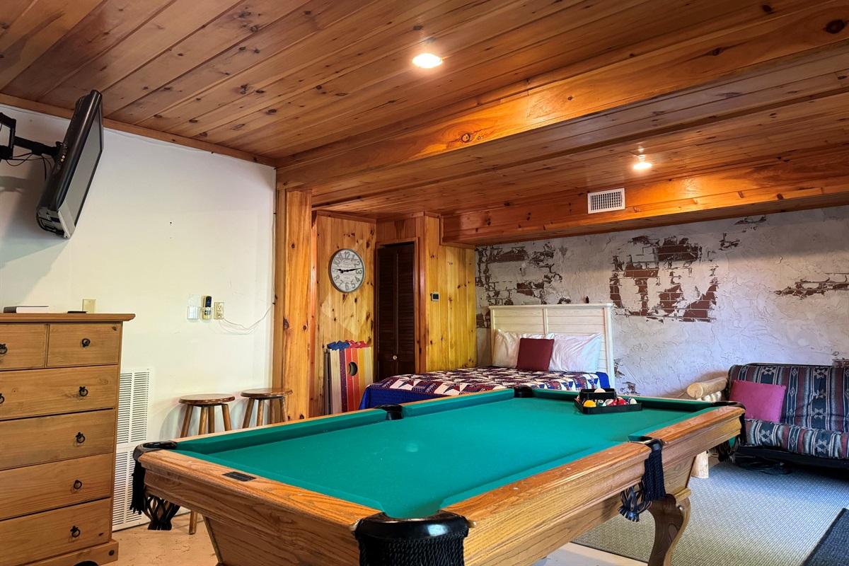SUMMER GAME ROOM