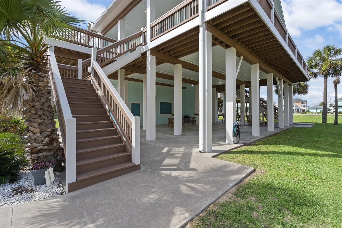 ad659d333bdb4a08a166d33d53dca254 Large | Beachhouse | Texas | TX | Vacation Homes | Galveston | Crystal Beach | Kokomo | Breezy Days | Beachfront Elegance | Sunrise Serenity | Southern Sands Property Management, LLC