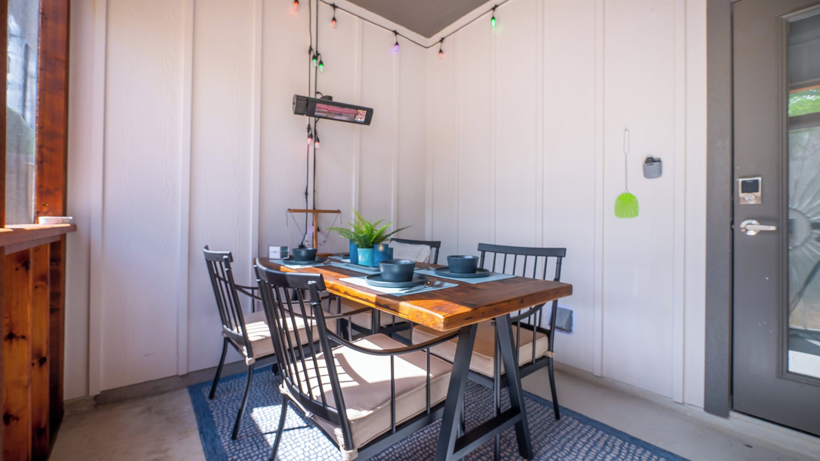Screened-In Patio