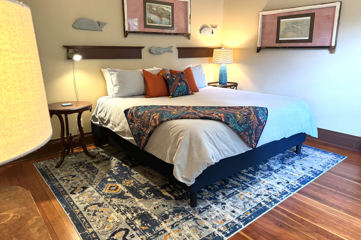 2nd Floor, King bed.