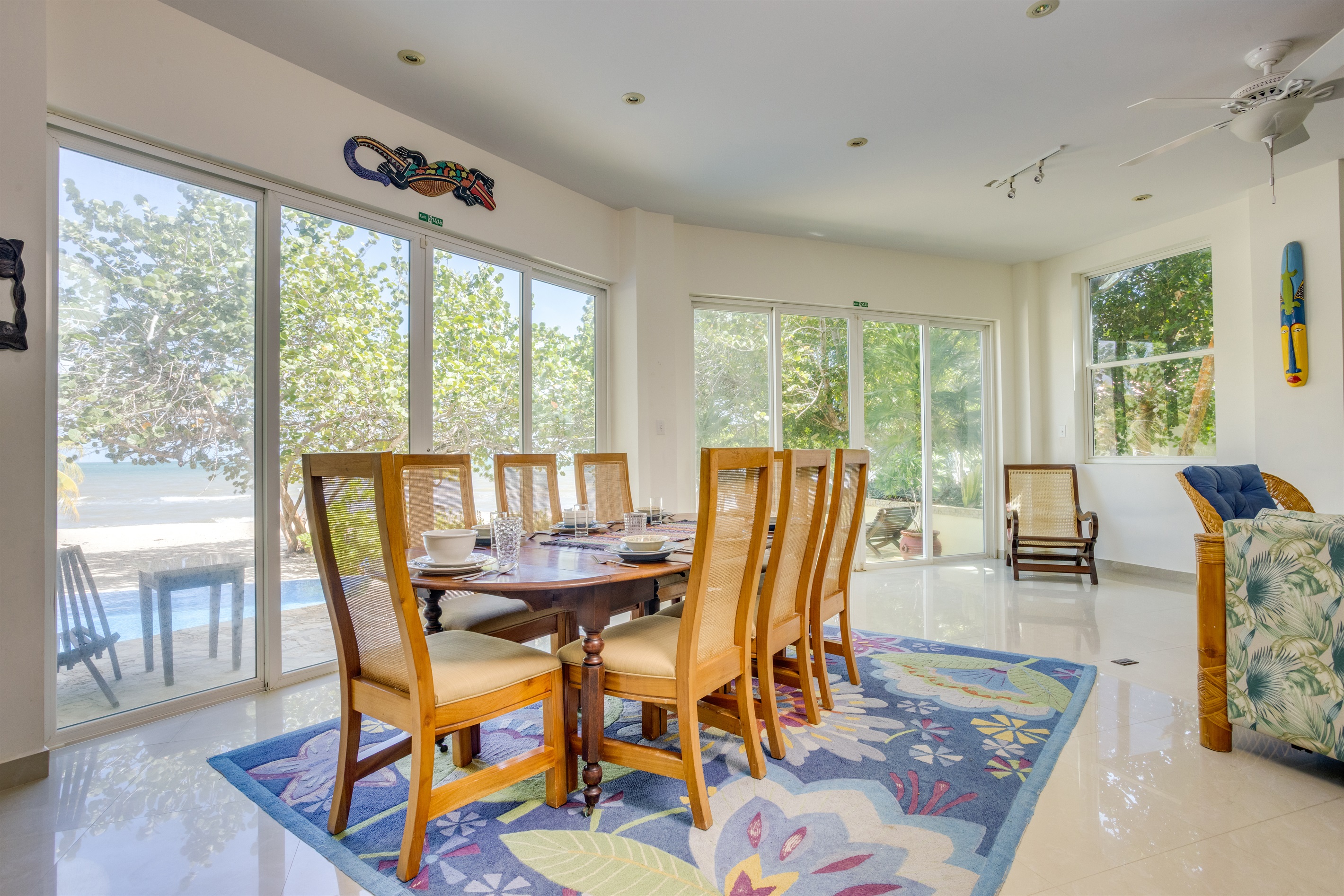 Dinning room table with 8 chairs