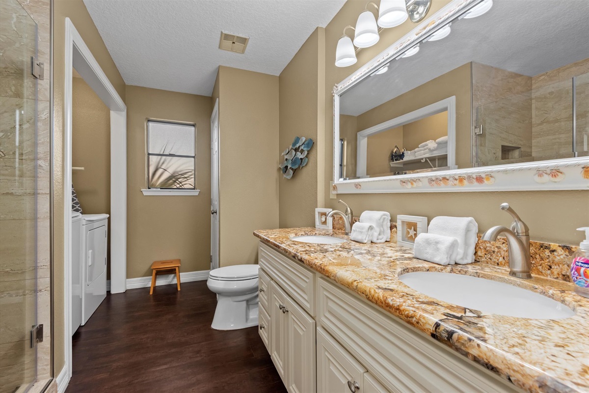 ad8421f45ba945e1a632f40e85c52d92 Large | Beachhouse | Texas | TX | Vacation Homes | Galveston | Crystal Beach | Kokomo | Breezy Days | Beachfront Elegance | Sunrise Serenity | Southern Sands Property Management, LLC