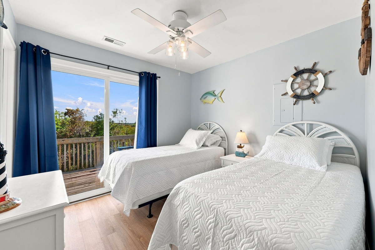 Wake up to natural light and step directly out onto the private deck from this comfortable twin bedroom.