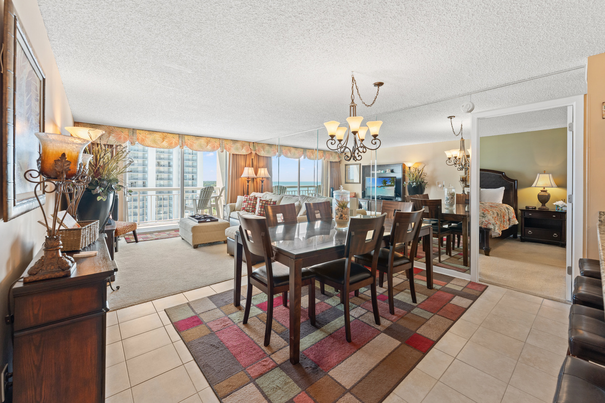 Dining area with seating for 6
