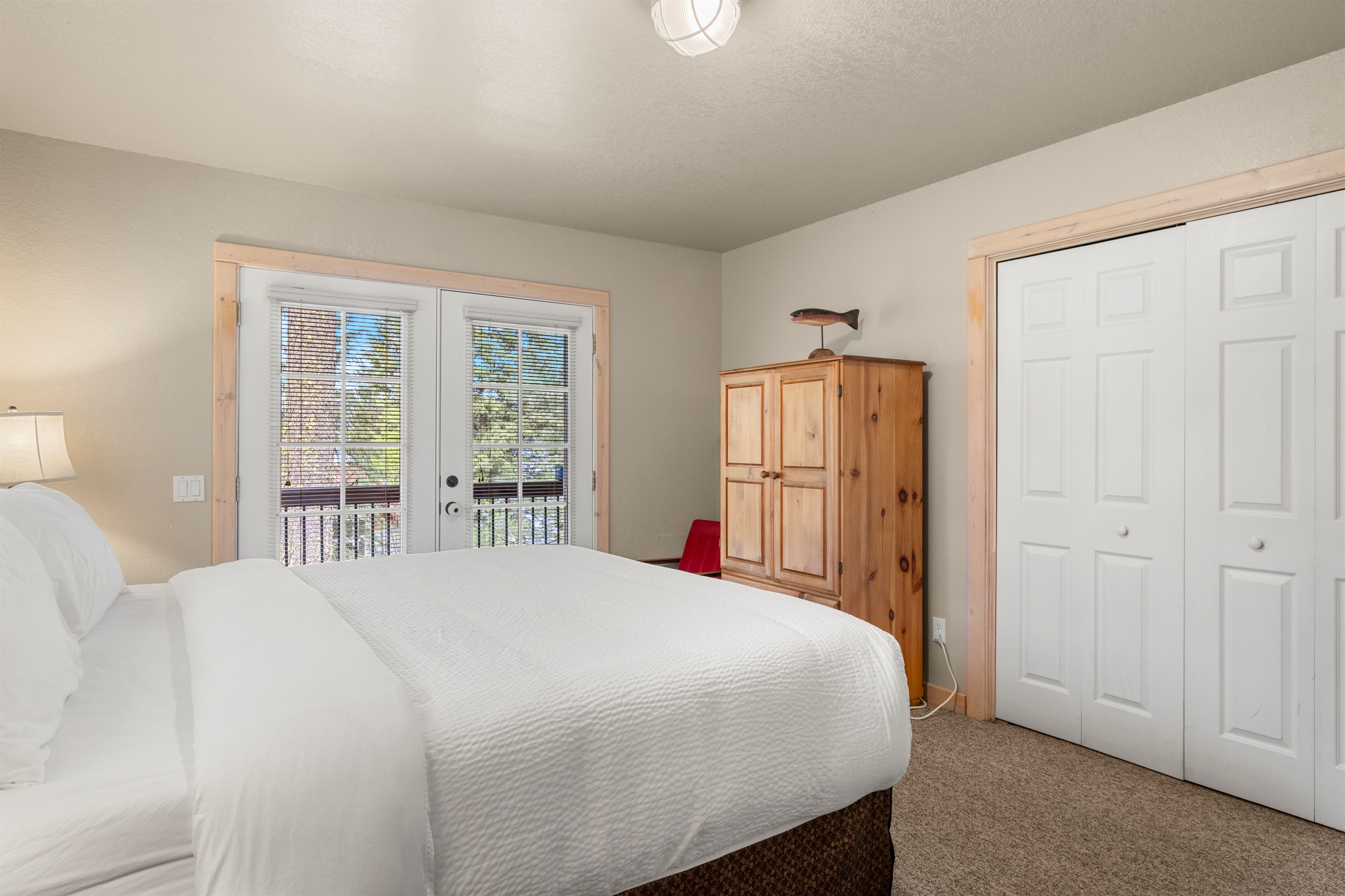 Master Bedroom (with En-suite) King Bed