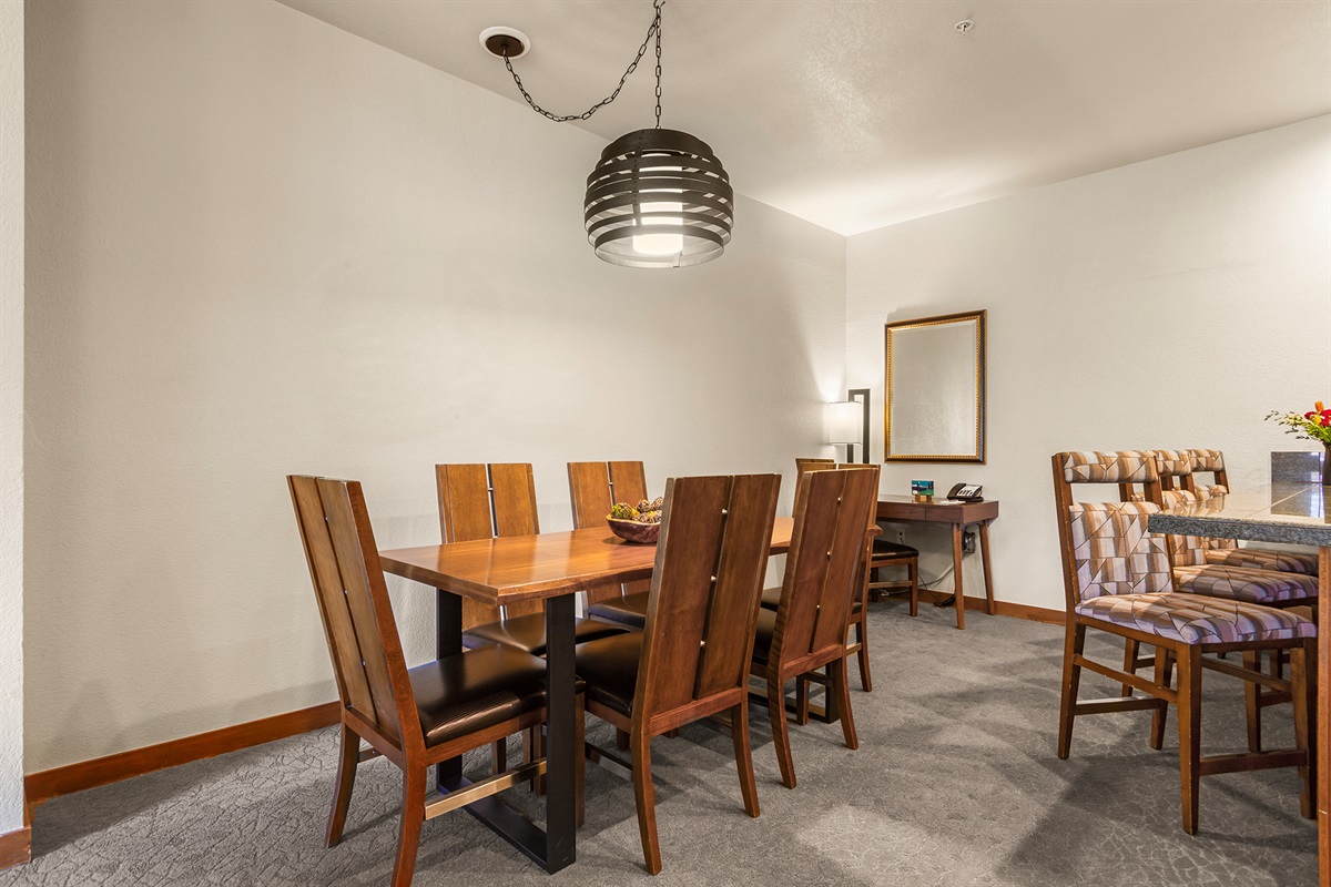 Dining for 6 and extra bar stool seating