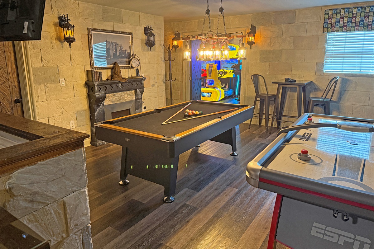 Adult Game Room - Play Pool And Air Hockey