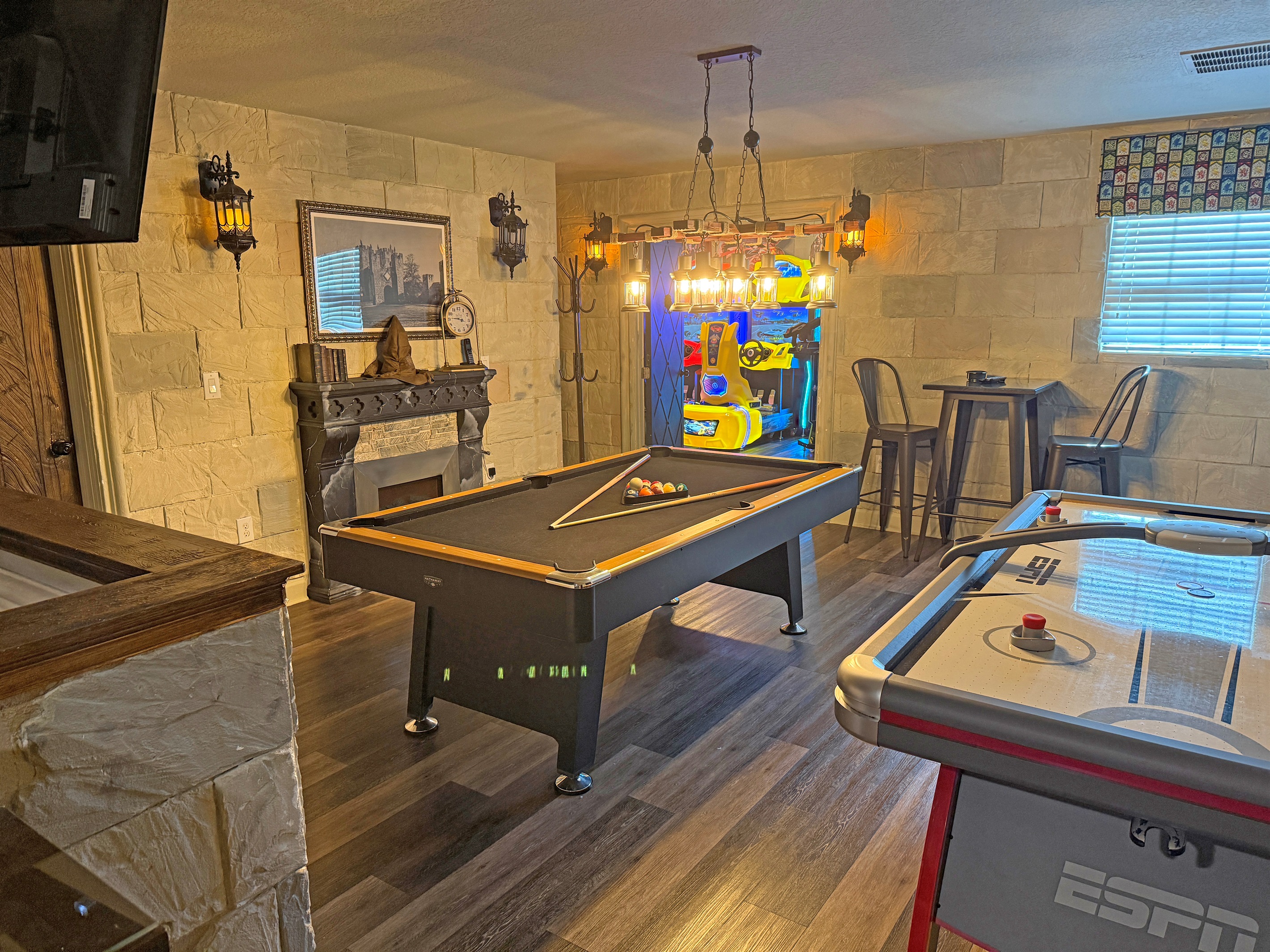Adult Game Room - Play Pool And Air Hockey