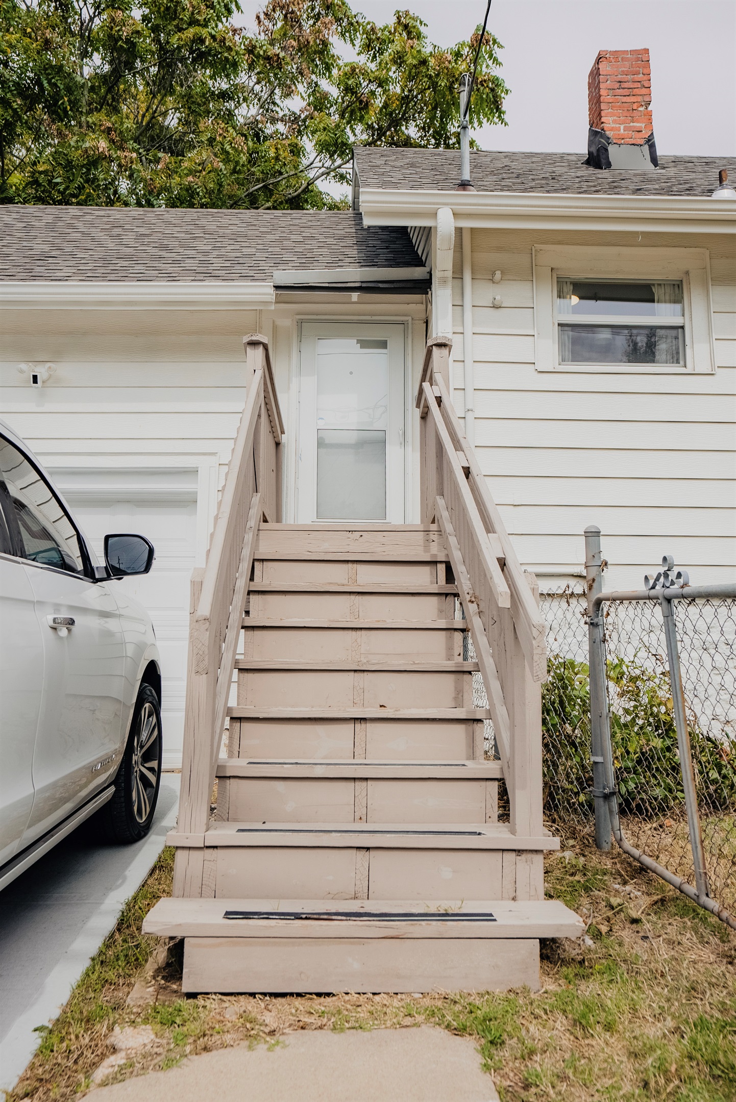 Side Entrance/Parking Pad/Fenced Yard Gate