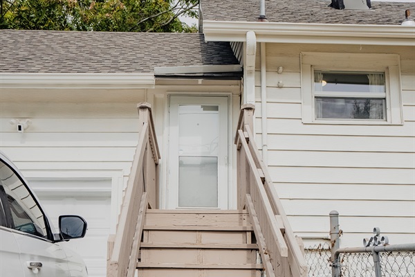 Side Entrance/Parking Pad/Fenced Yard Gate