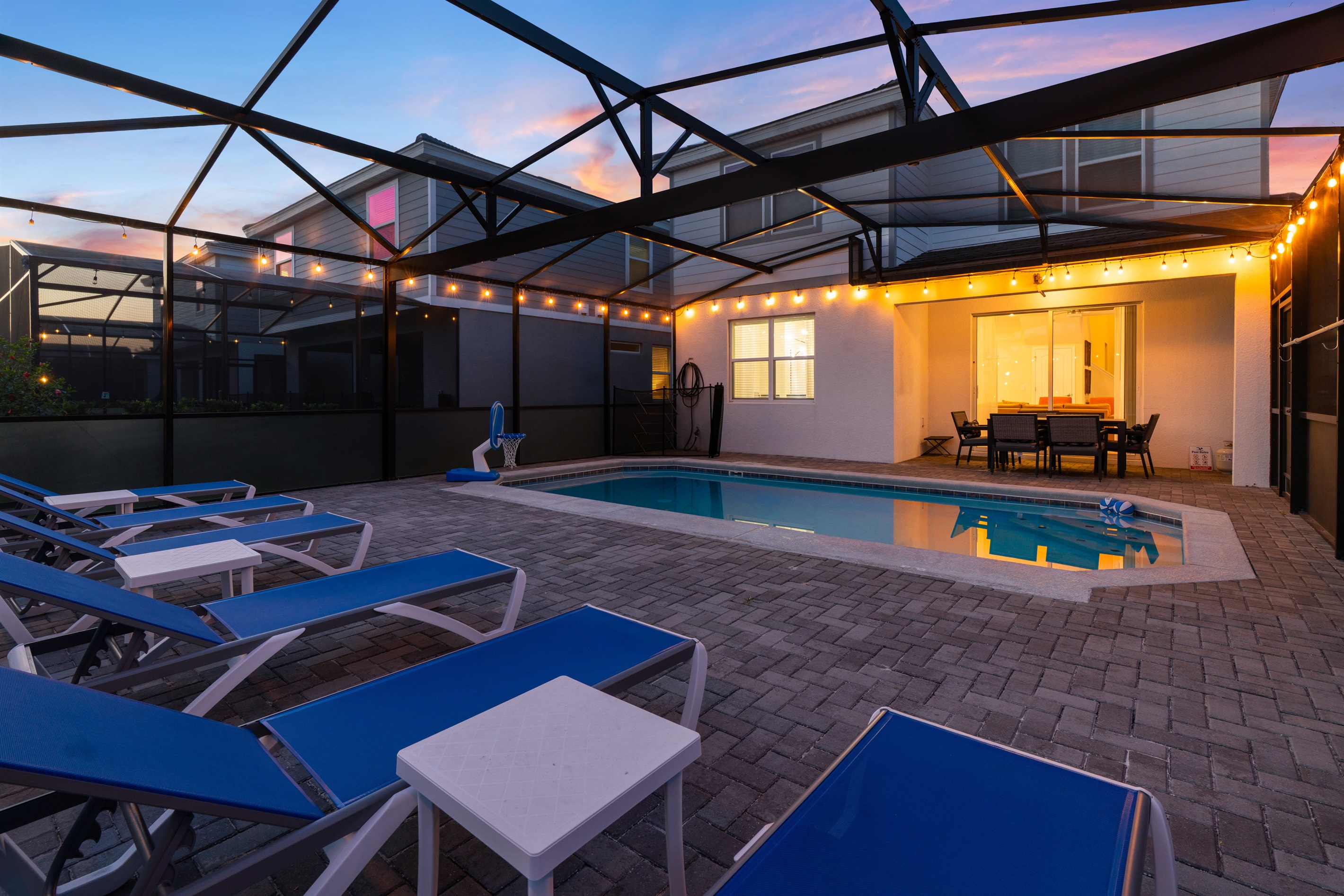 Unwind at sunset by the pool—stretch out on the loungers or gather for dinner in the outdoor dining area. The perfect setting for relaxing evenings under the stars.