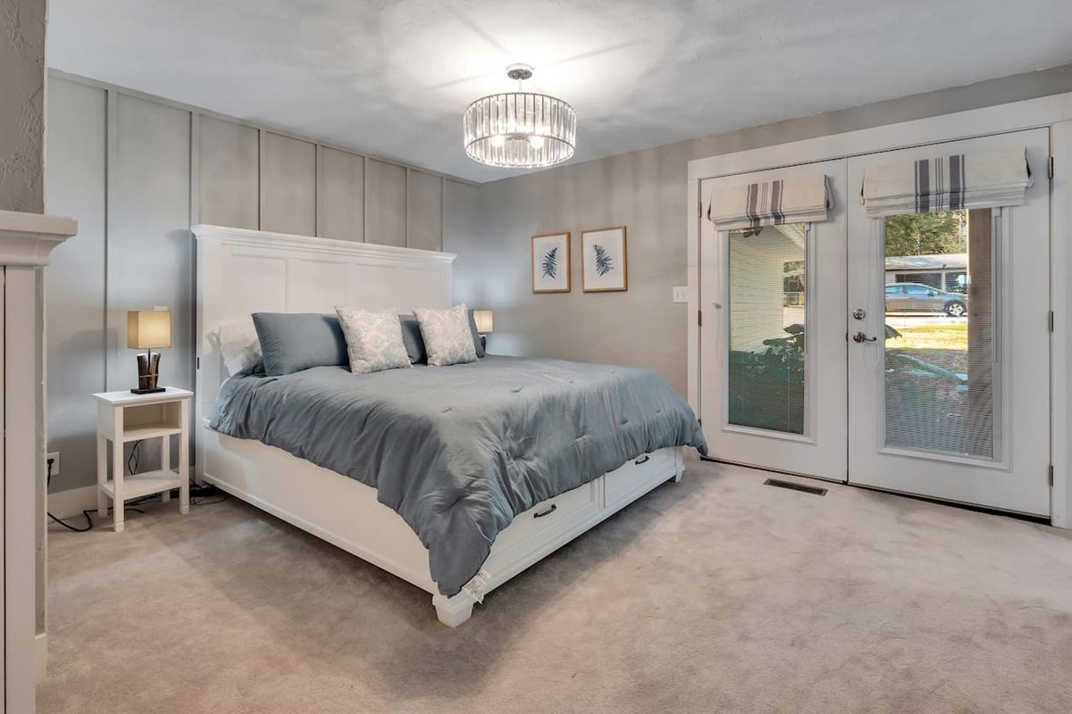 Main floor, master, king bed, tv, front porch access, en-suite bathroom