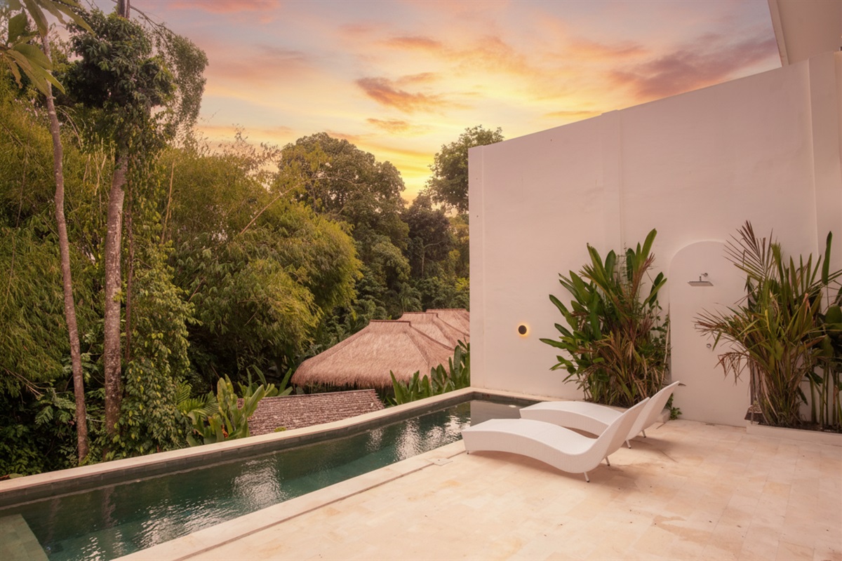 Private pool and sun beds