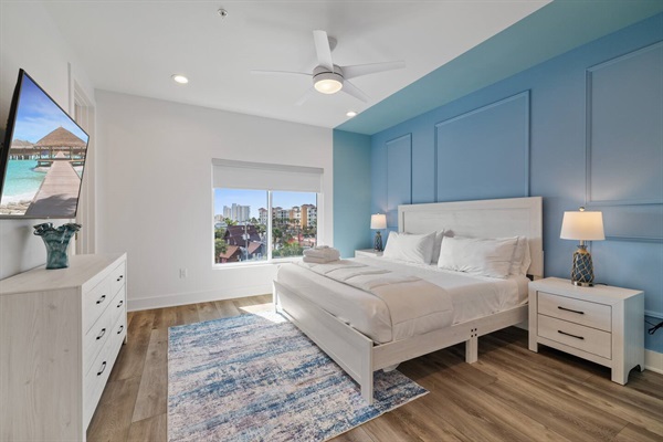 Master #3 w/ King Bed/Private Bathroom/Walk-in Closet/Smart TV