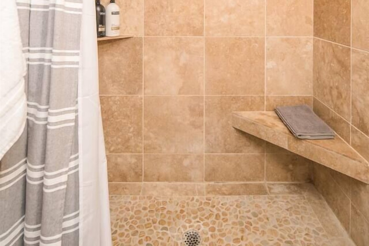 Unit 6: Full Bathroom Bed & Bath Linens Provided