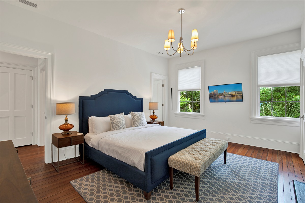Queen bed with soft linens + thoughtful design details.
