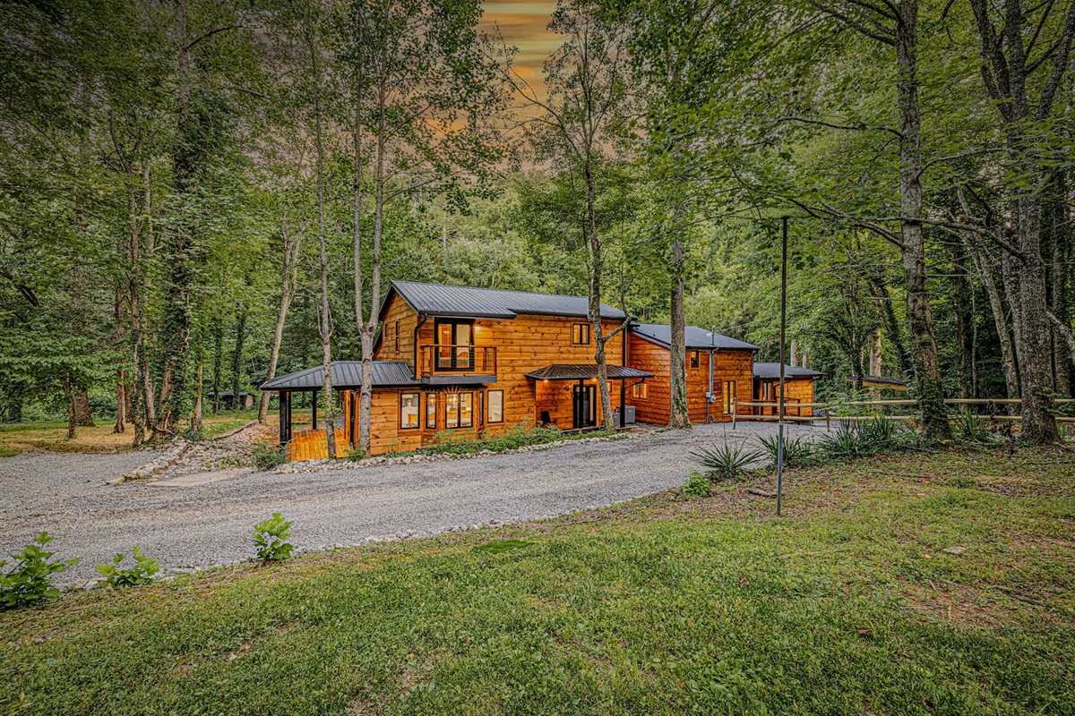 A rare Smoky Mountain escape.  Over 7 acres of open space, wooded privacy, and the tranquil setting that makes Whitetail Creek truly unforgettable.